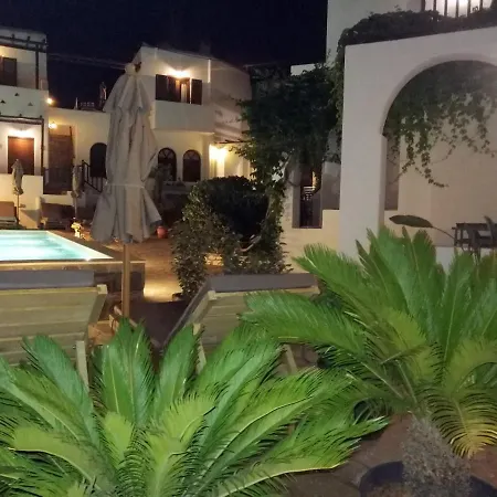 Christina Hotel, Adults Only, Heated Salt Water Pool ホテル ナウサ