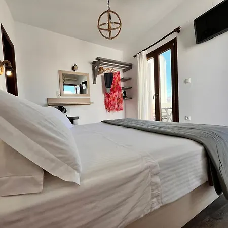 Christina Hotel, Adults Only, Heated Salt Water Pool ホテル 2*