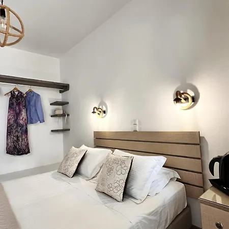 Christina Hotel, Adults Only, Heated Salt Water Pool ナウサ