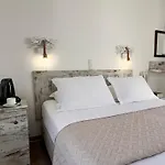 Christina 2* Naousa (Paros)