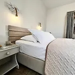 ホテル Christina Hotel, Adults Only, Heated Salt Water Pool