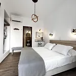 Christina Hotel, Adults Only, Heated Salt Water Pool ホテル ナウサ