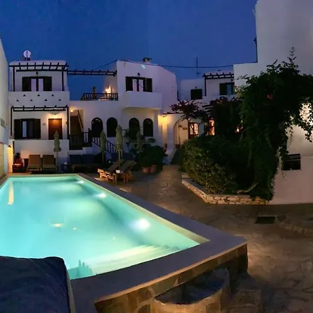 מלון Christina Hotel, Adults Only, Heated Salt Water Pool 2*