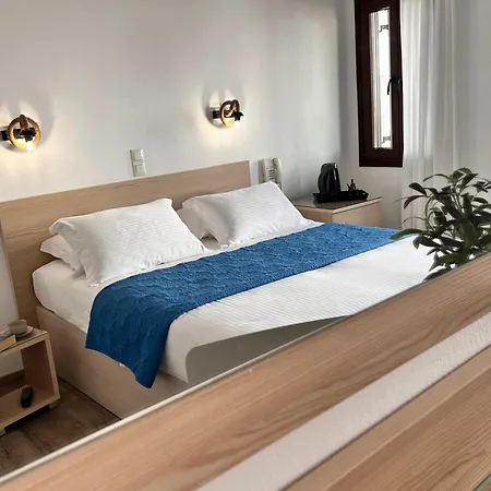 호텔 Christina Hotel, Adults Only, Heated Salt Water Pool